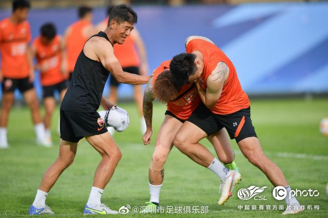 撩起老师旗袍挺进去玉足视频